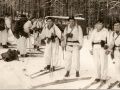 Na pierwszym planie r. Foluszewski jako żołnierz w czasie szkolenia narciarskiego - widoczne narty z wiązaniami sprężynowymi i oporządzenie ze śpiworem BG-lata 70-te.